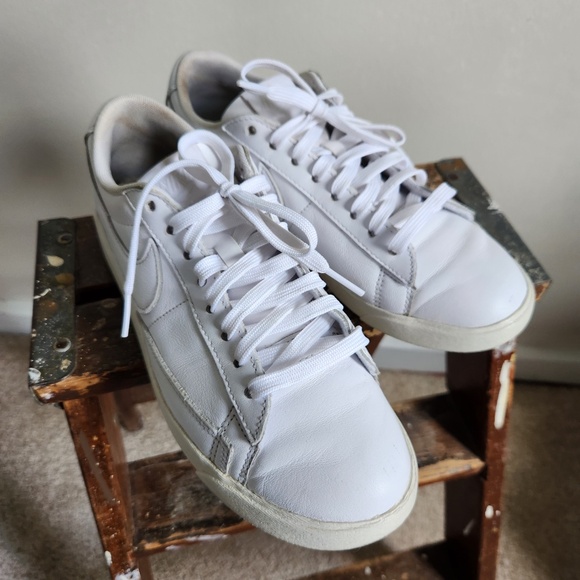 Nike Blazer Low LE Triple White 8.5 - Picture 6 of 12